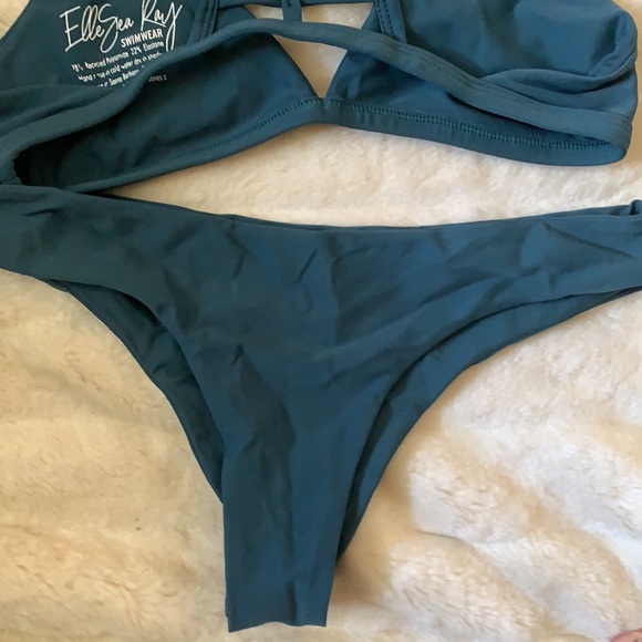 Elle Sea Ray Palm Top and Devs Bottom - Picture 8 of 8